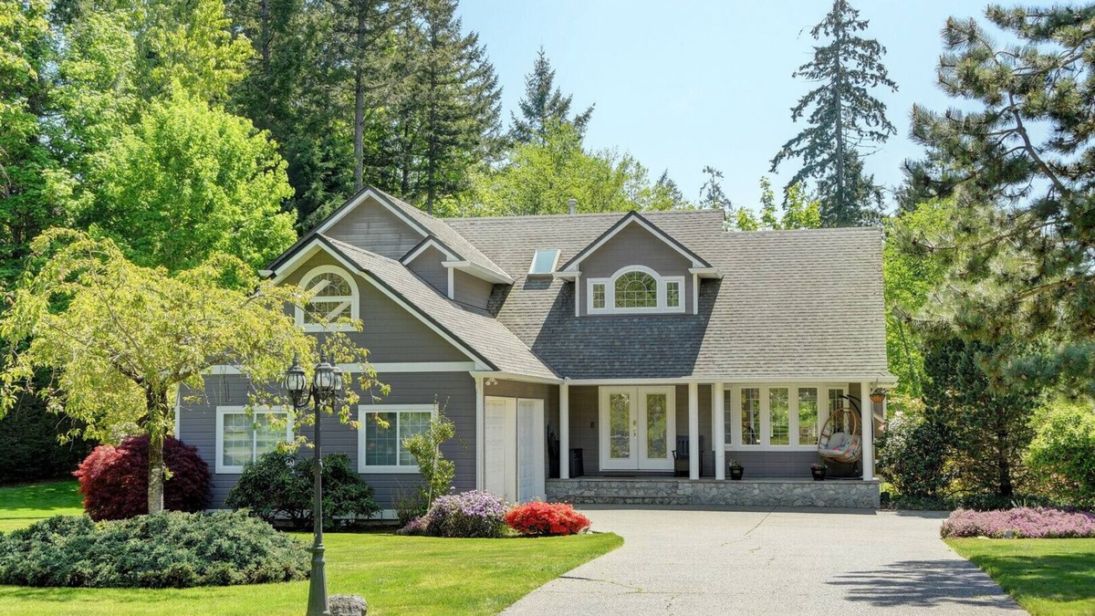 Brentwood Bay House | Country Home on Garden Gate Drive