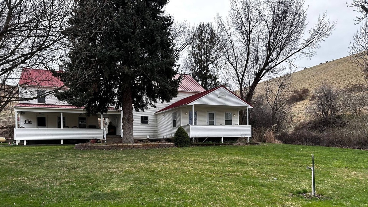 Dayton House | Country home with beautiful views - Dogs OK!