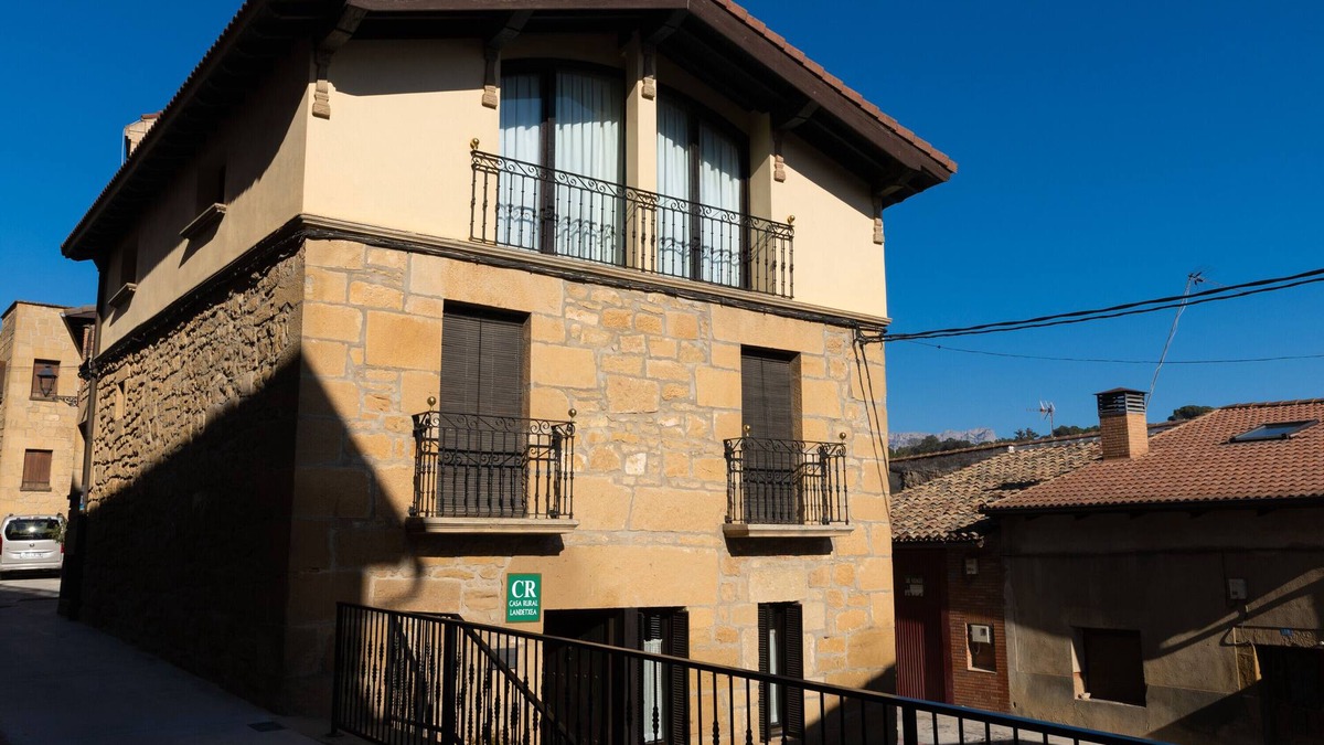 Villabuena de Alava House | Country House 'Baigorrietxea' with Private Terrace and Balcony