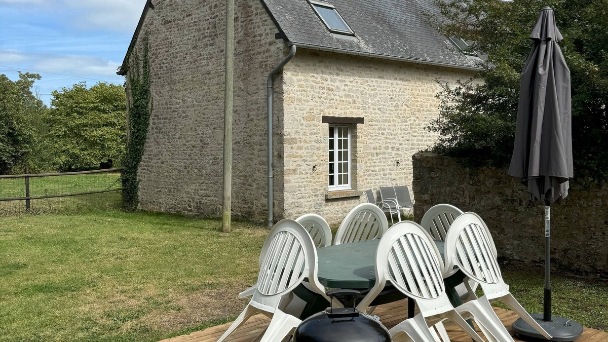 Saint-Come-du-Mont House | Country house nestled in a stable near Utach Beach. Dogs welcome!