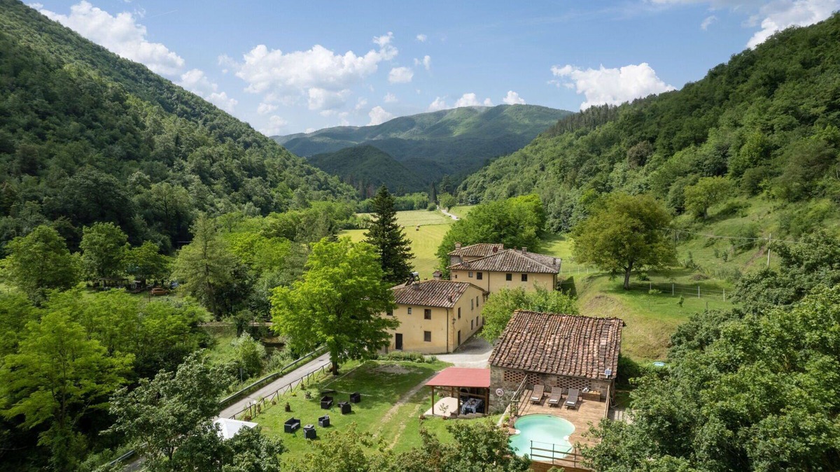 Borgo San Lorenzo Other | Country House/Farm House in Poggiolo-salaiole with 6 bedrooms sleeps 14