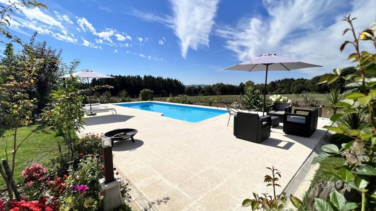 Guntin House | Country House 'Albaredo' with Mountain View, Private Pool and Wi-Fi