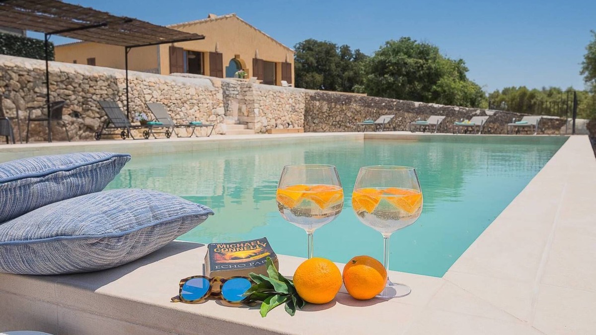 Porreres Villa | Country House 'Amazing In Mallorca with Pool' with Mountain View, Wi-Fi and Air Conditioning