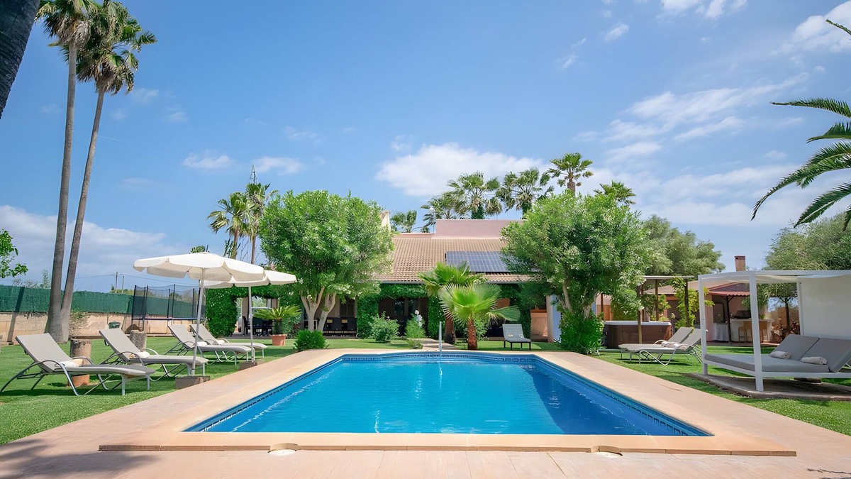 Santa Margalida Villa | Country House 'Ca Na Bisquerra' with Mountain View, Wi-Fi and Air Conditioning