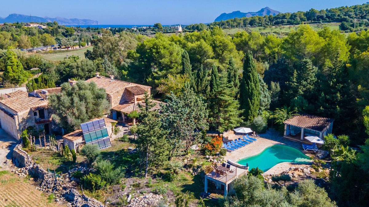 Alcudia Villa | Country House 'Ca Na Siona' with Mountain View, Private Pool, and Wi-Fi