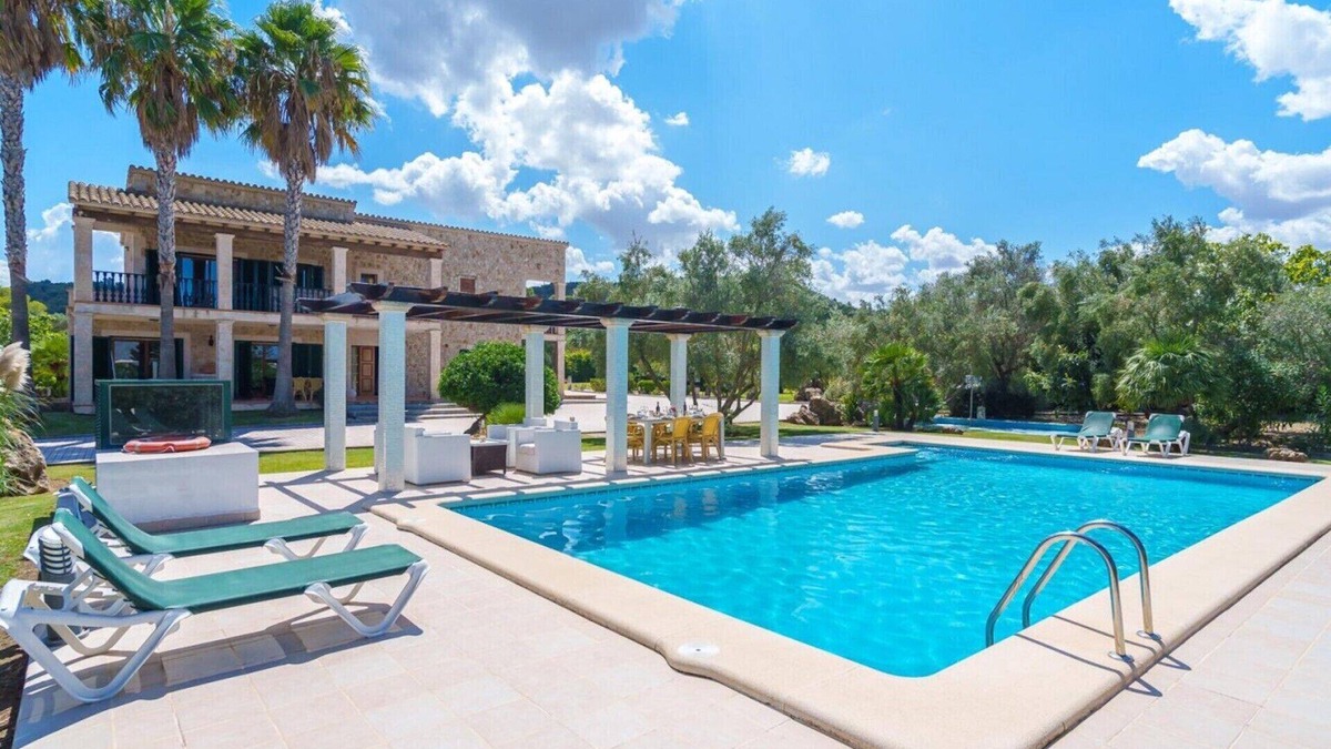 Alcudia Villa | Country House 'Ca Na Siona' with Private Pool, Wi-Fi and Air Conditioning