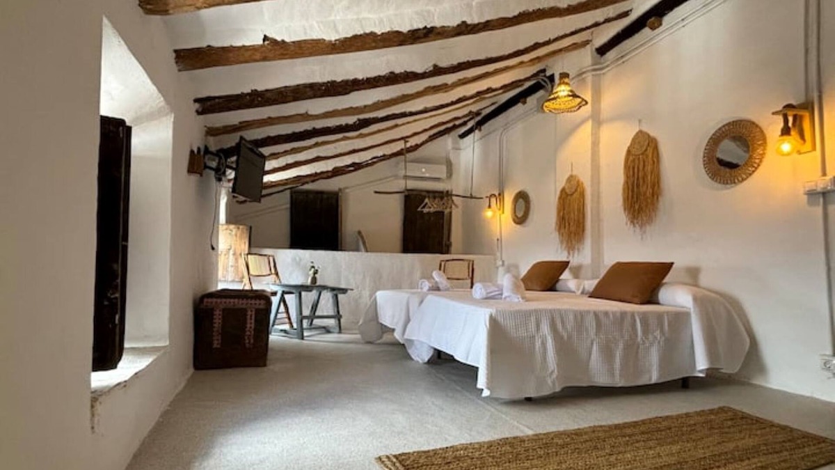 Iznatoraf Villa | Country House 'Casa De La Aguadora' with Private Garden, Wi-Fi and Air Conditioning