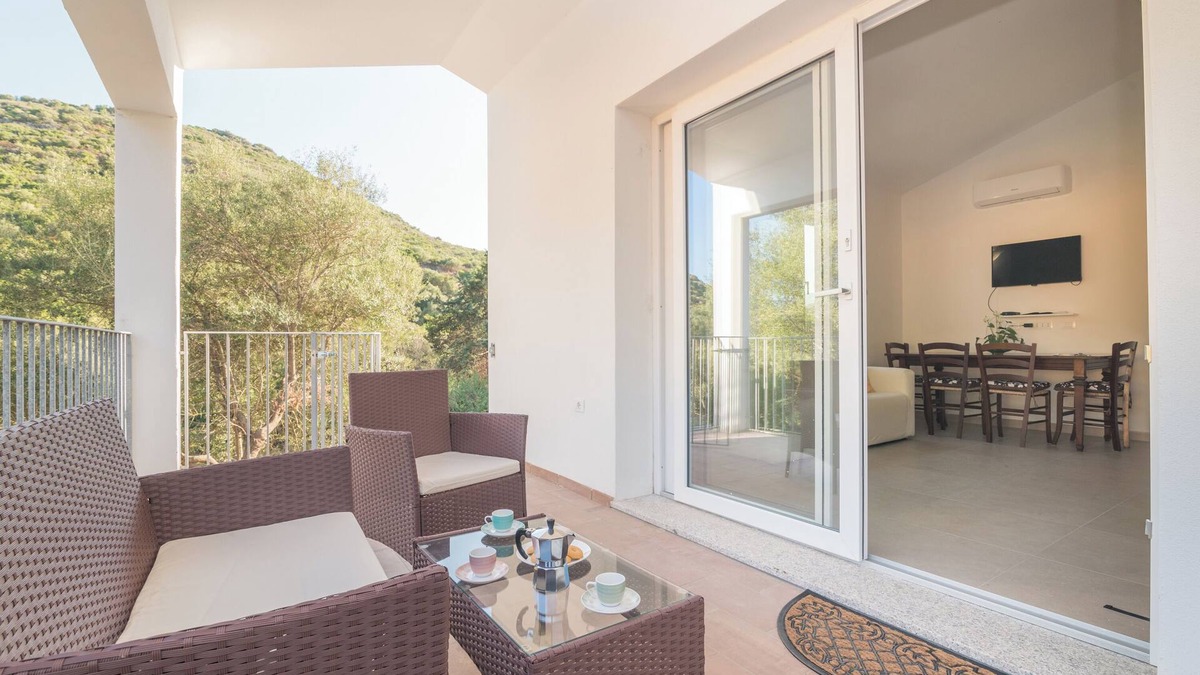 Schifoni House | Country house 'Casa Isabella Eleonora' with mountain views, Wi-Fi and air conditioning