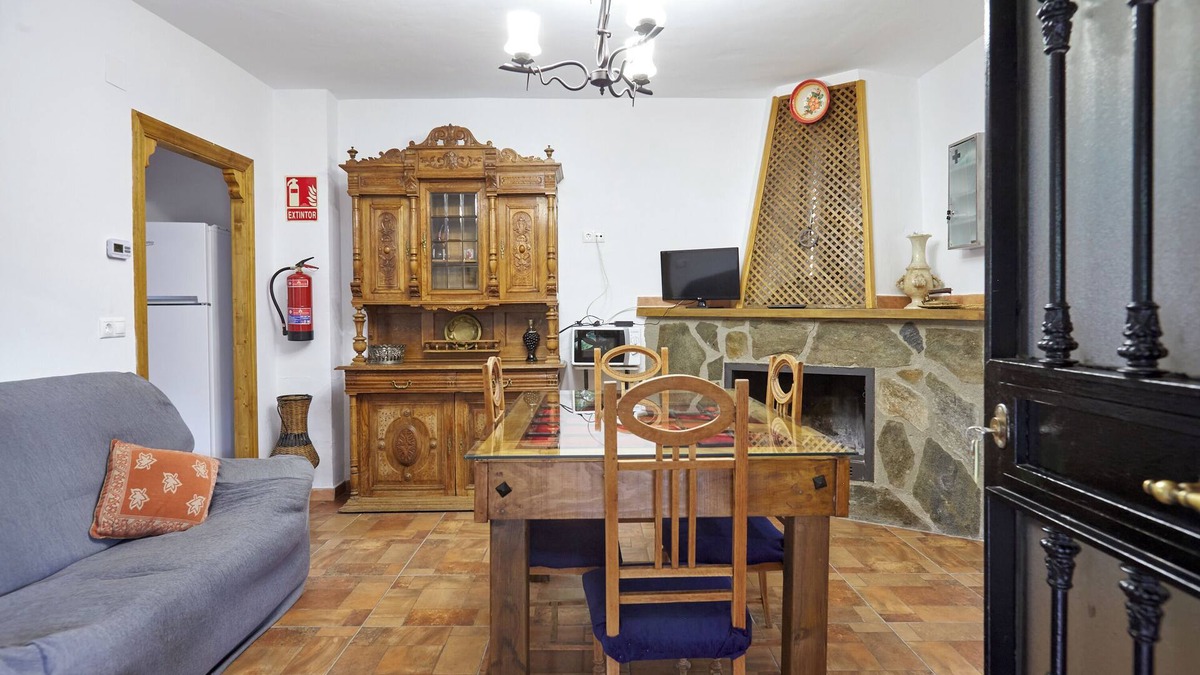 La Iruela House | Country House 'Cortijo De Las Flores' with Shared Pool, Terrace and Garden