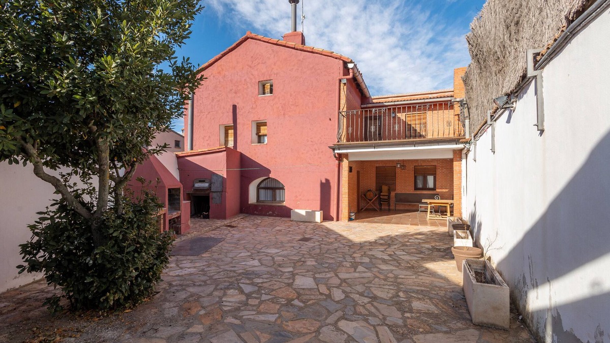 Teruel House | Country House 'Cuatro Torres' with Private Terrace and Wi-Fi