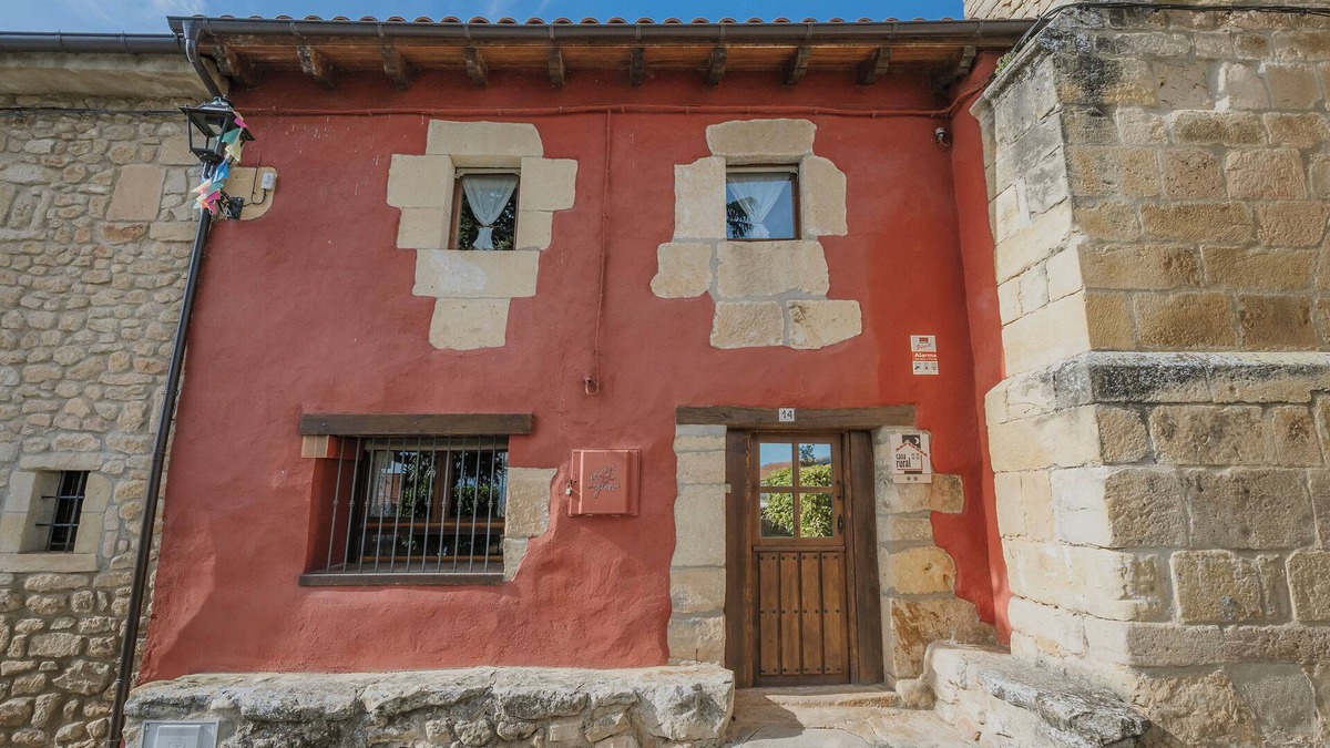 Miranda de Ebro House | Country House 'El Campanario' with Mountain View, Private Terrace and Private Garden