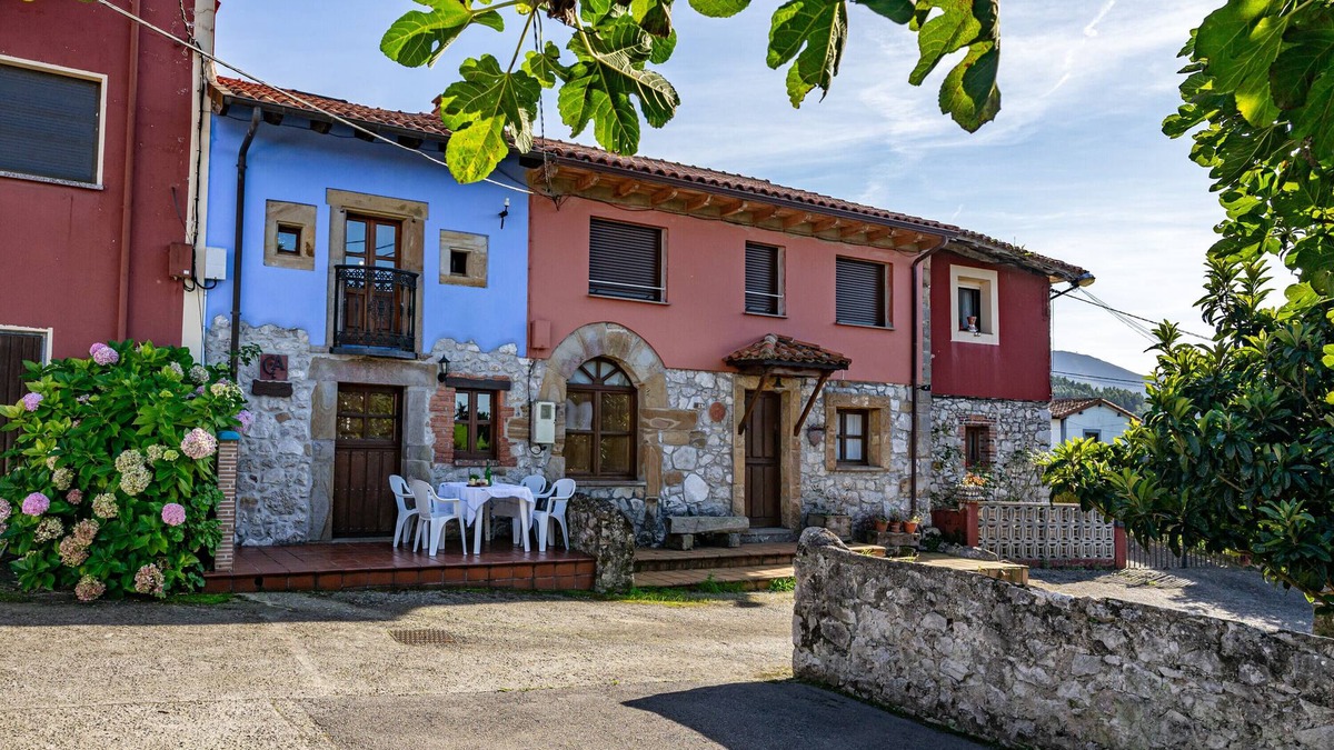Sebreno House | Country House 'El Llosín' with Private Terrace, Balcony and Wi-Fi