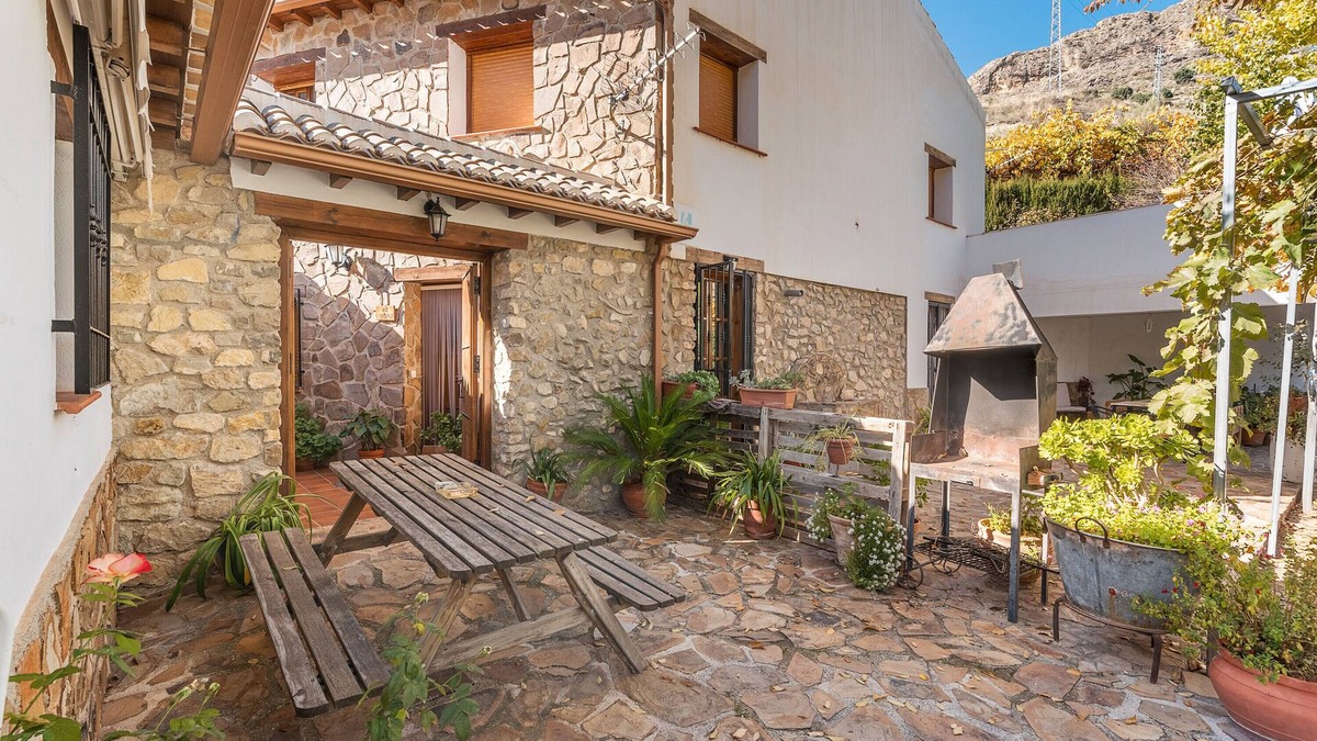 Castril House | Country House 'El Patio Casa Rural' with Mountain View, Wi-Fi and Air Conditioning