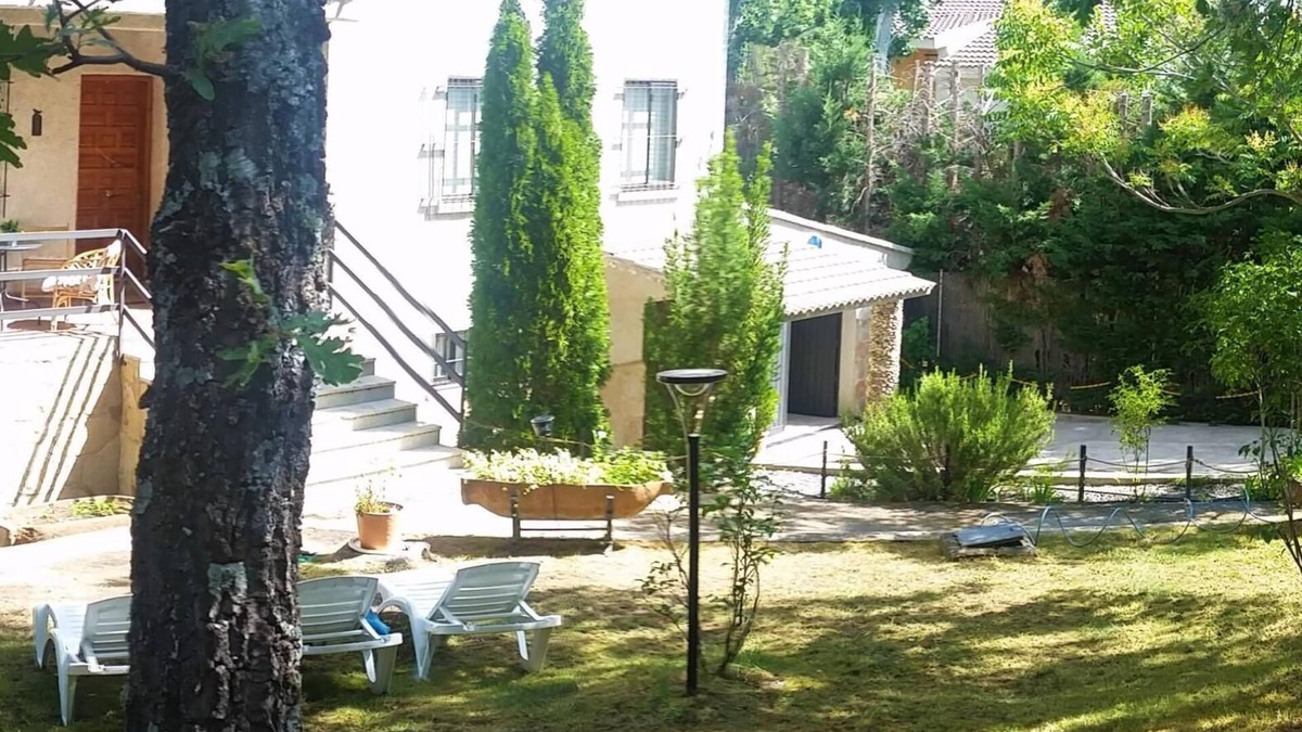 Navaluenga House | Country House 'El Rincón De Gredos' with Mountain View, Private Terrace and Wi-Fi
