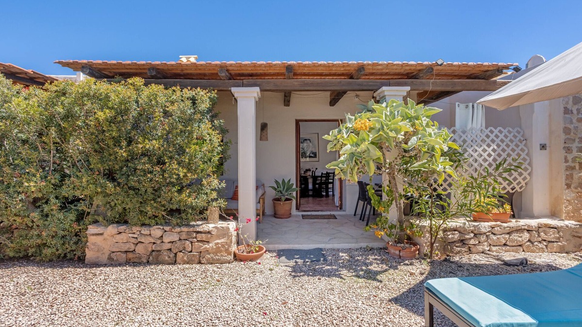 Formentera Villa | Country House 'Es Pujols - Can Mussenya' with Private Terrace, Wi-Fi and Air Conditioning