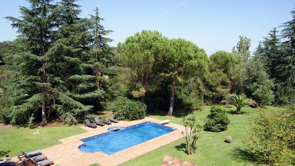 Sant Marti Vell House | Country House with Beautiful Garden And Pool In Spectacular Setting