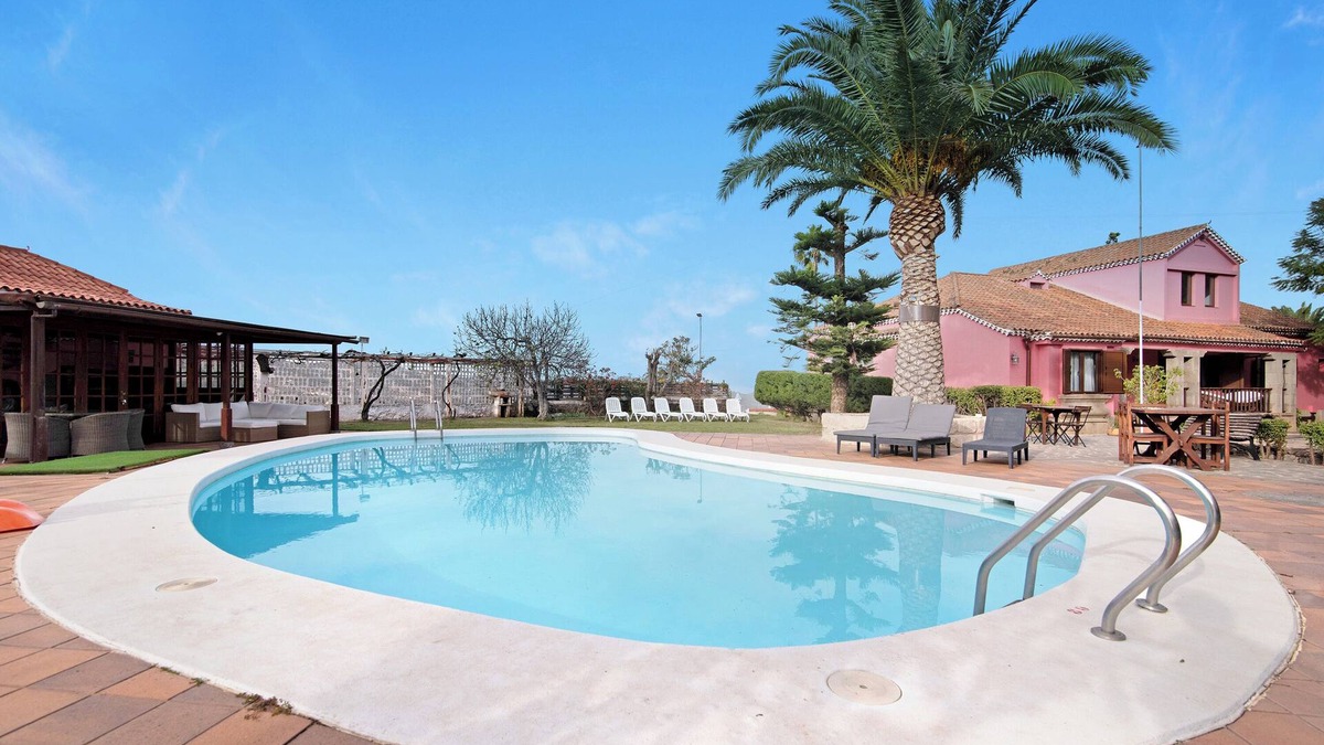 La Solana House | Country House 'Finca Madroñal' with Mountain Views, Wi-Fi and Air Conditioning