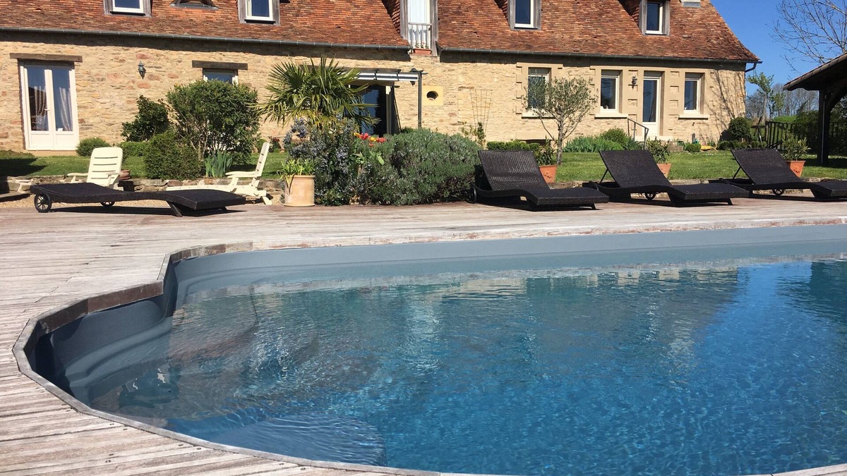 Jumilhac-le-Grand House | Country house with swimming pool sleeps 14