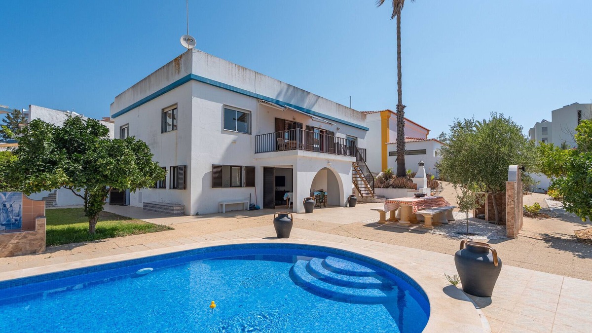 Praia da Rocha Villa | Country House 'Ivone' with Sea View, Private Pool and Wi-Fi