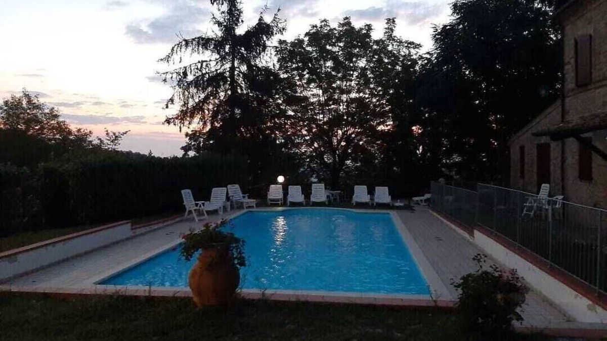 Montefalcone Appennino Villa | Country House "La Rupe", for large groups, with swimming pool and tennis court