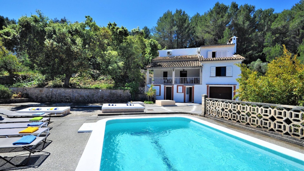 Esporles Villa | Country House 'Las Encinas' with Private Pool, Wi-Fi and Air Conditioning