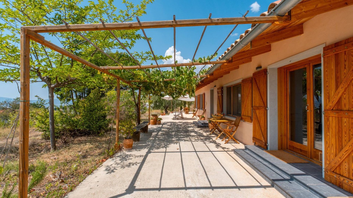 Ibi House | Country House 'Lluna' with Mountain View, Shared Pool and Wi-Fi