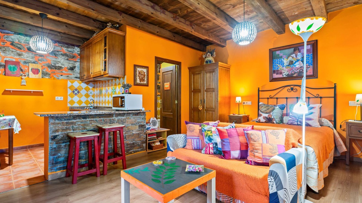 Vilaframil House | Country House 'Loureiro' with Mountain Views, Shared Terrace and Wi-Fi