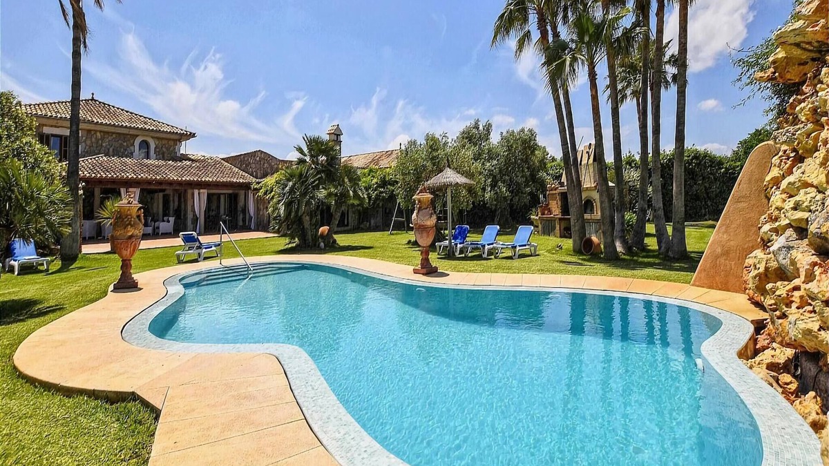 Muro Villa | Country House near Alcúdia Bay with Pool