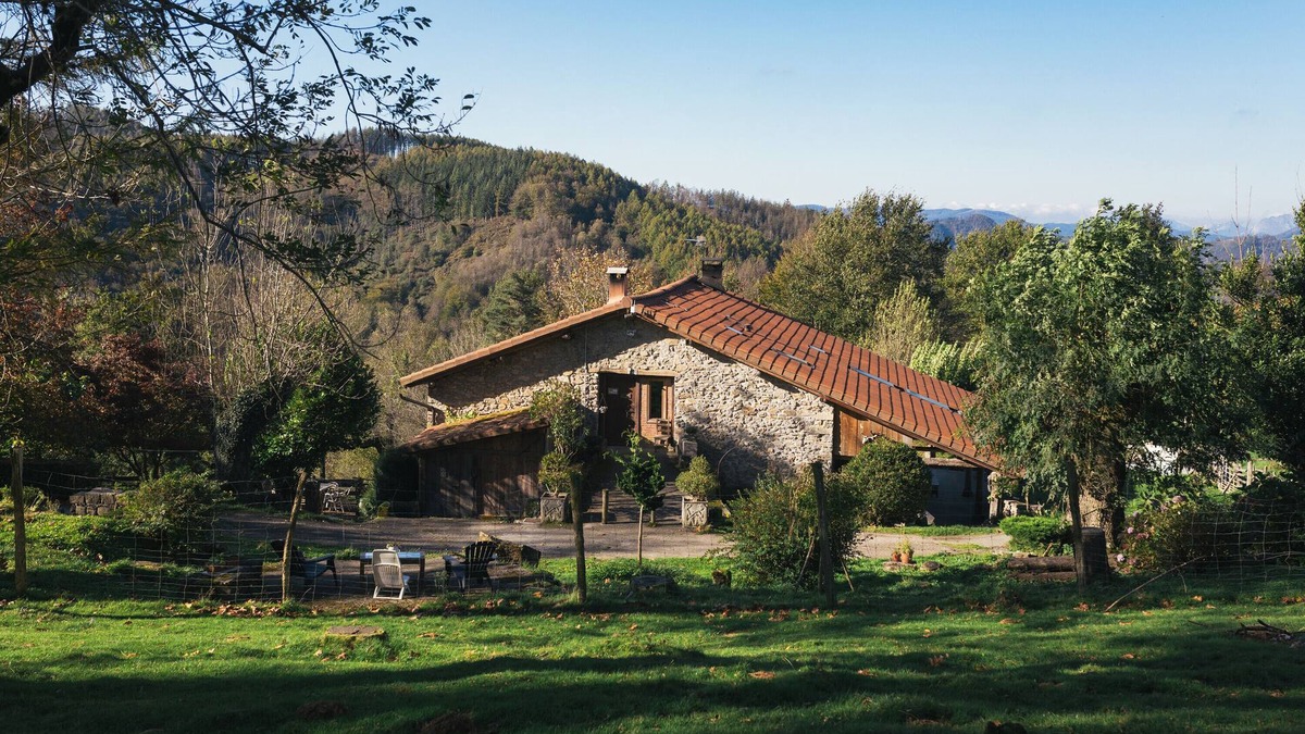 Guipuzcoa Province House | Country House 'Pagorriaga' with Mountain View, Shared Terrace and Wi-Fi