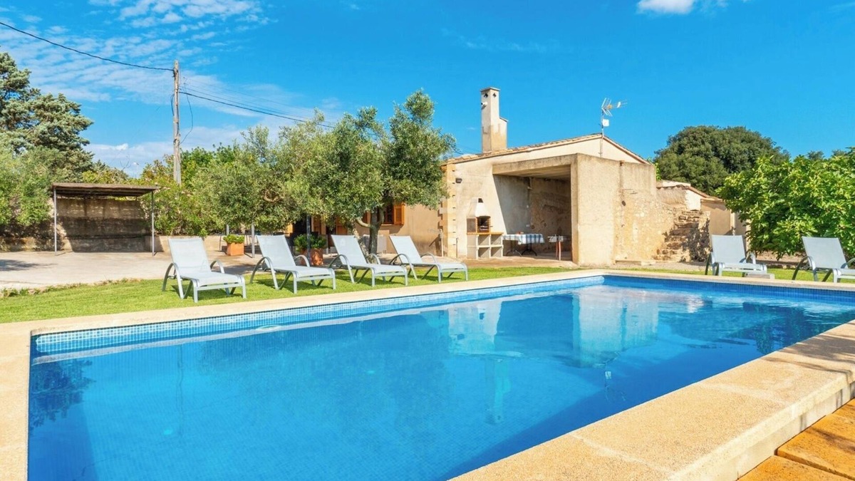 Arta Villa | Country House 'Sa Clova' with Mountain View, Private Pool and Wi-Fi