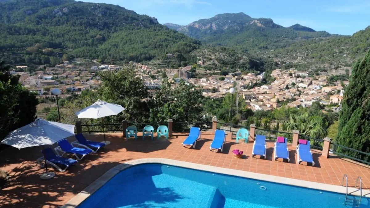 Esporles House | Country House 'Sa Cresta' with Mountain View, Wi-Fi and Air Conditioning