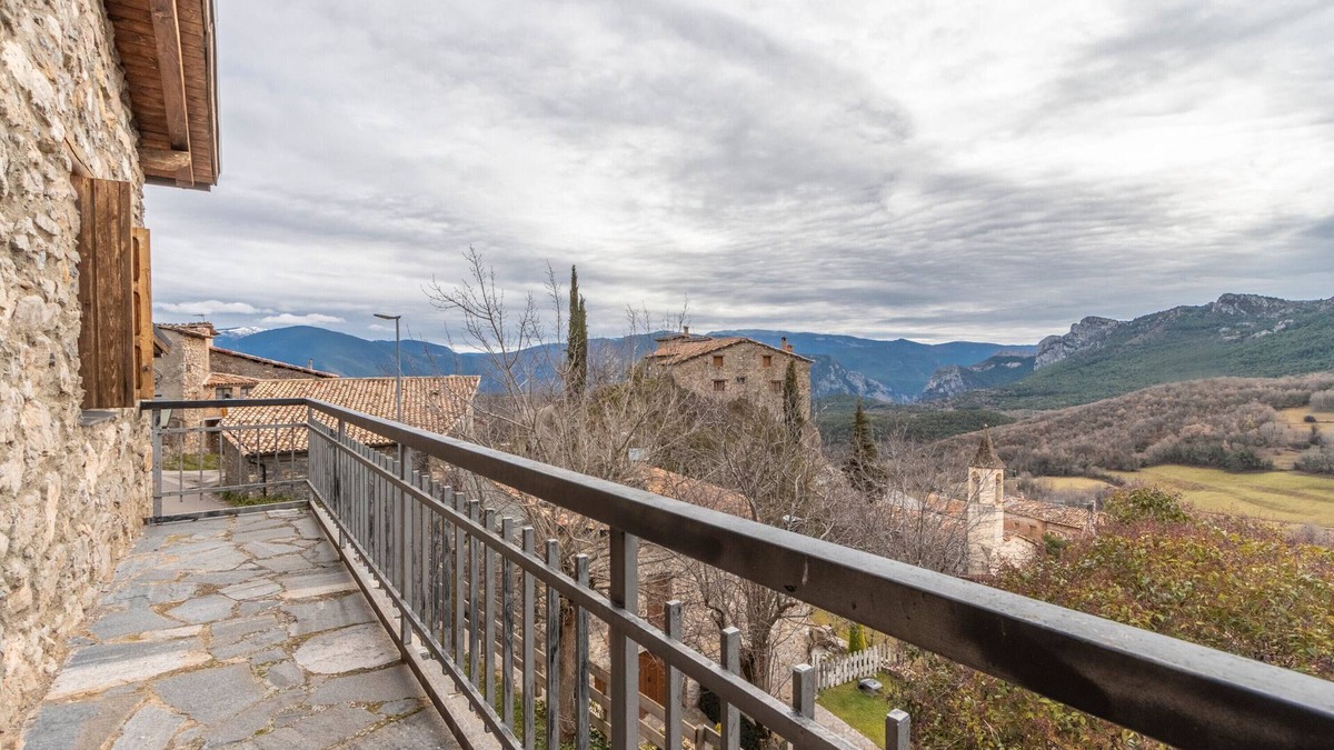 Montcortes House | Country House 'Sisquet' with Mountain View, Private Terrace and Wi-Fi