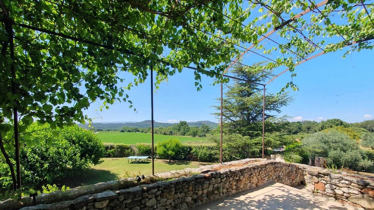 Roussillon Villa | Country house (sleeps 8, 10) in a quiet location, with a superb view of the Luberon.