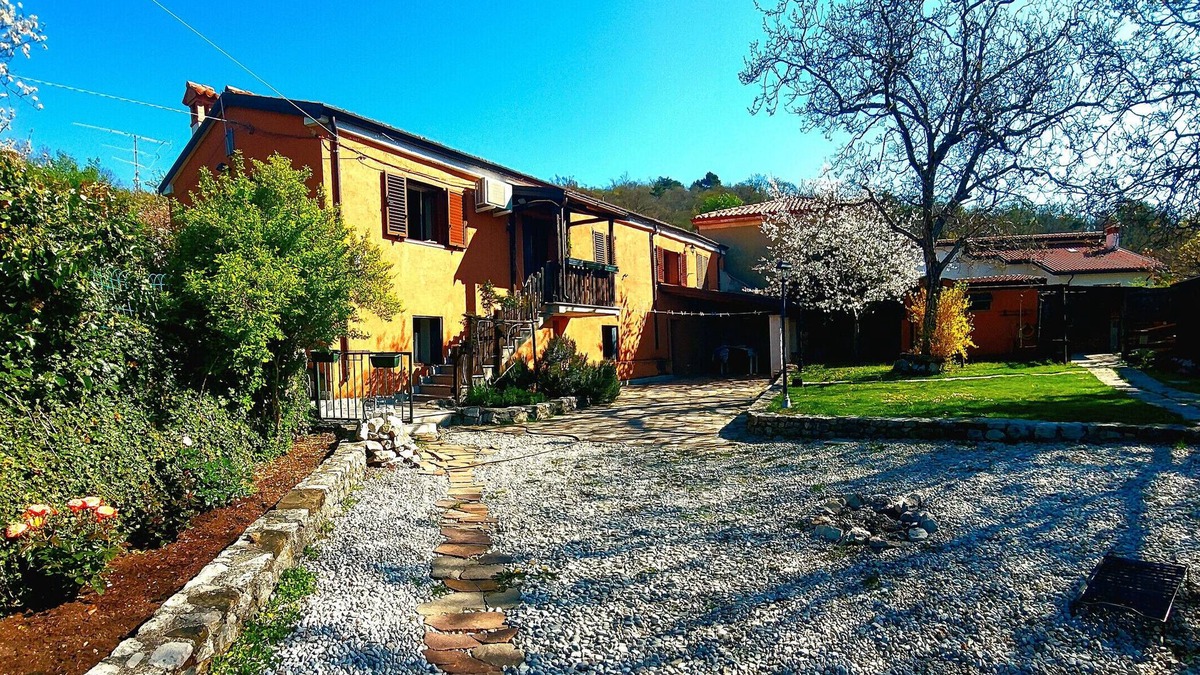 San Dorligo della Valle House | Country House 'Trieste Per Te Natura E Relax' with Mountain View, Private Garden and Wi-Fi