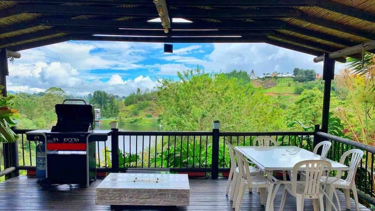 El Penol House | Country house with access to the Guatape reservoir.