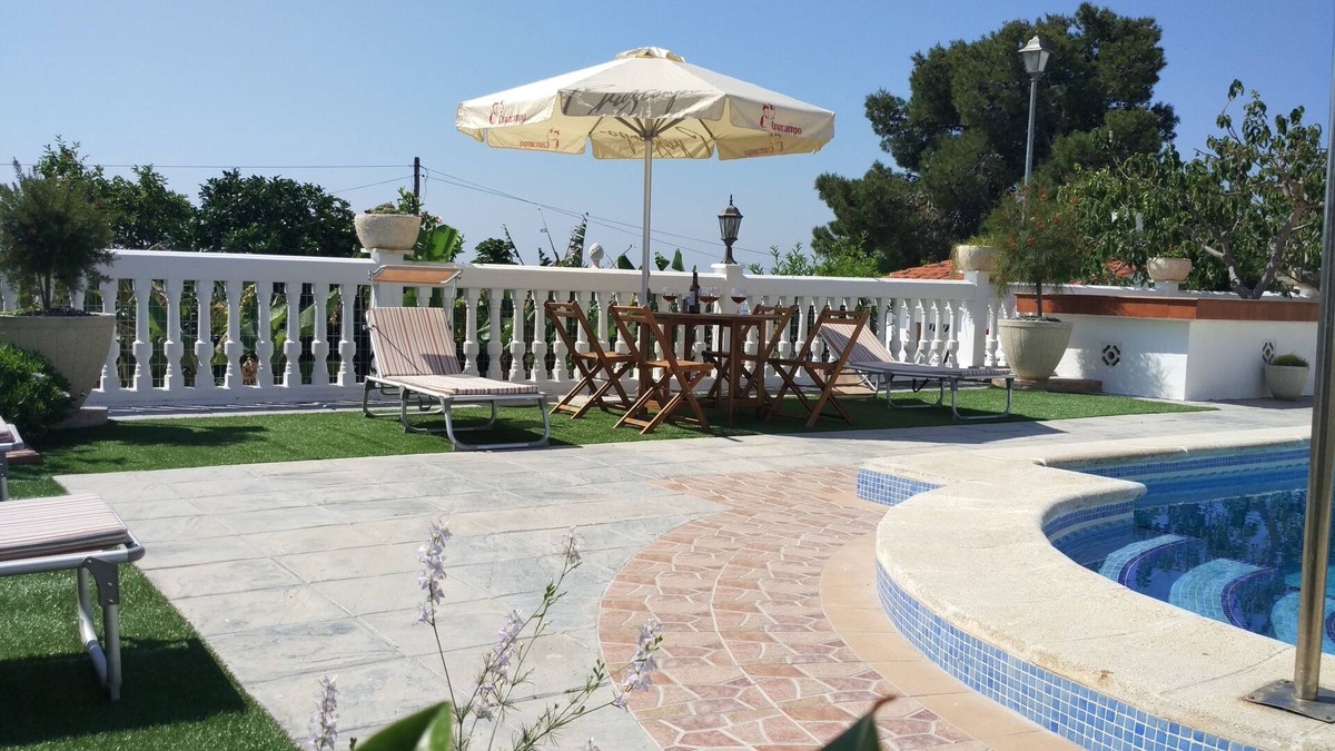 Motril Cottage | Country house with garden, saltwater pool and internet access.