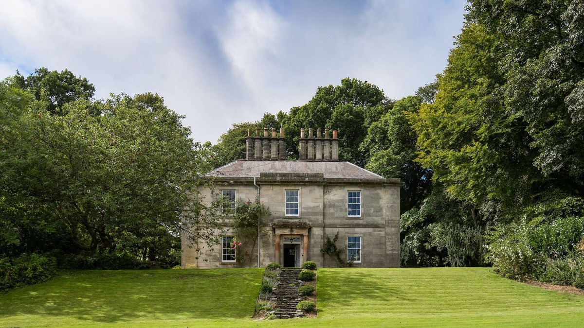 Cardrona House | Country House with large garden, ample parking, sleeping 18 people