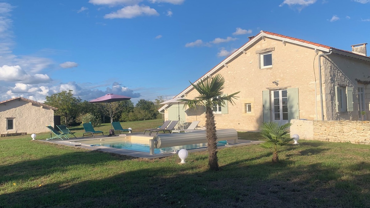 Verteillac House | Country house with heated swimming pool.