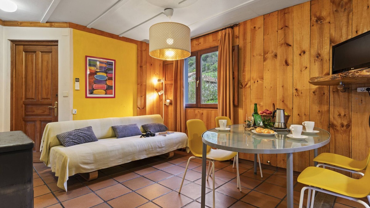 Taranes Cottage | Country House with Hot Tub in Taranes, Asturias