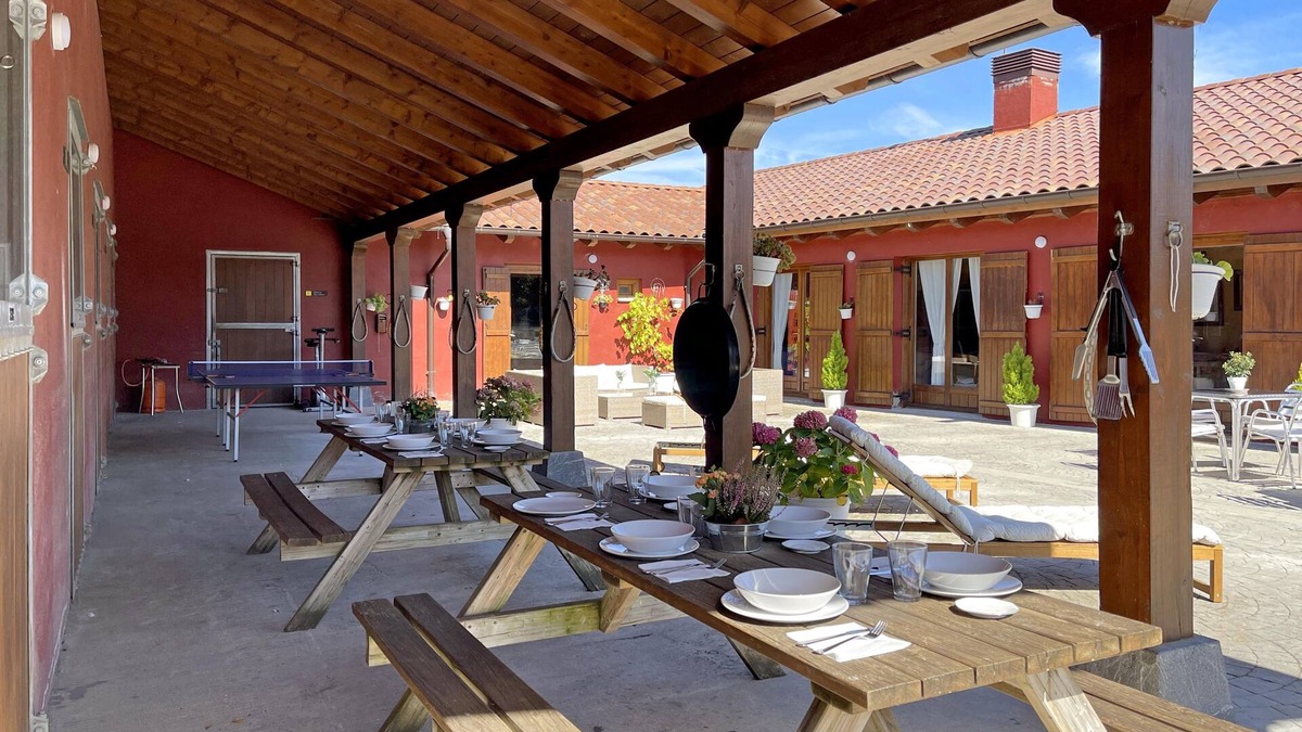 Ultzama House | Country house with mountain views and capacity for up to 14 guests.