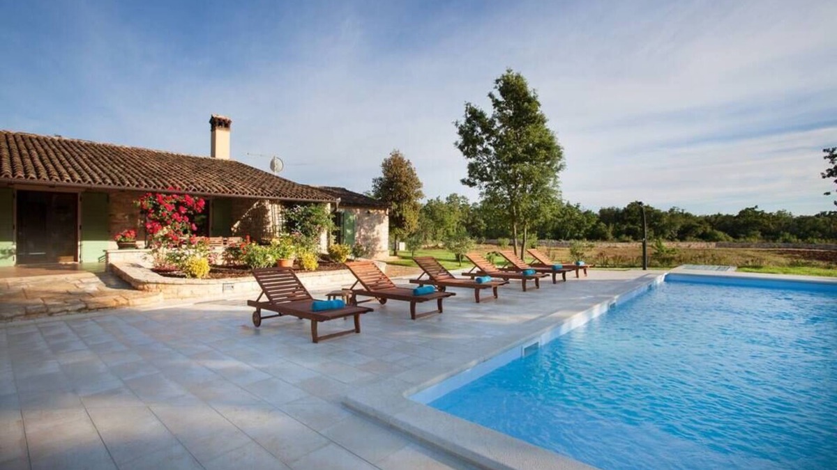 Bale Cottage | Country house with pool in fantastic location