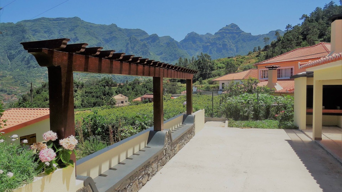 Sao Vicente Cottage | Country house with terrace, vegetable garden and splendid views of the mountains