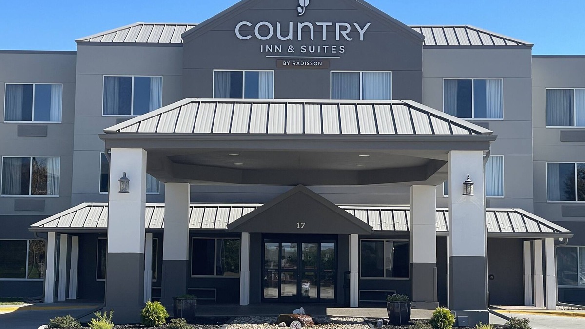 Council Bluffs Hotel | Country Inn & Suites by Radisson, Council Bluffs, IA