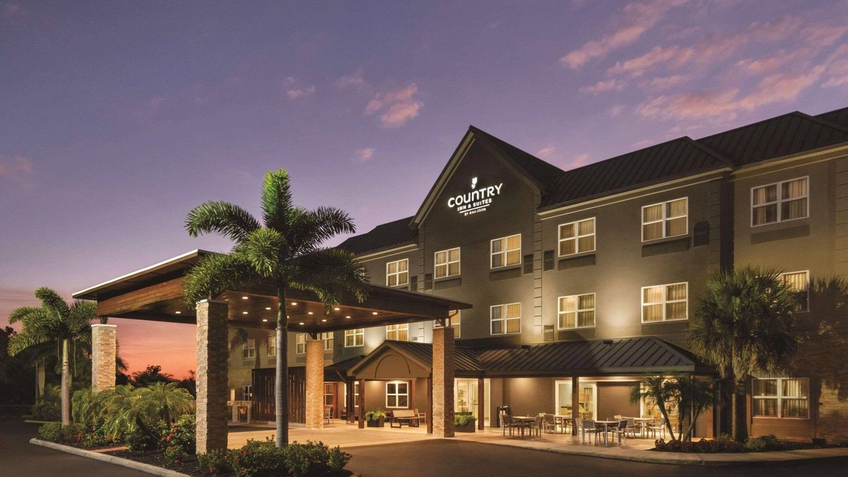 Braden River Hotel | Country Inn & Suites by Radisson, Bradenton-Lakewood Ranch, FL