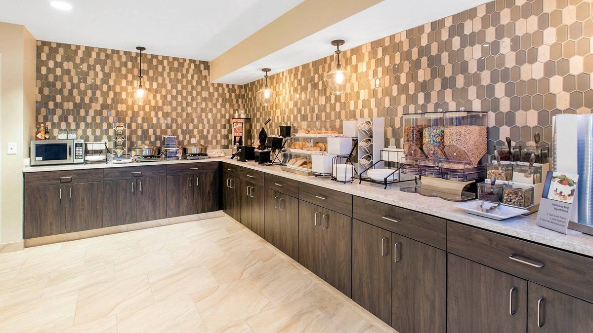 Grandville Hotel | Country Inn & Suites by Radisson, Grandville-Grand Rapids West, MI