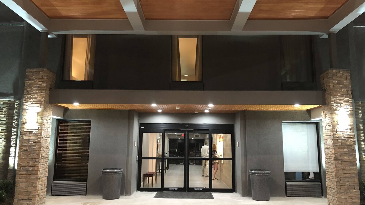 Read Boulevard East Hotel | Country Inn & Suites by Radisson, New Orleans I-10 East, LA