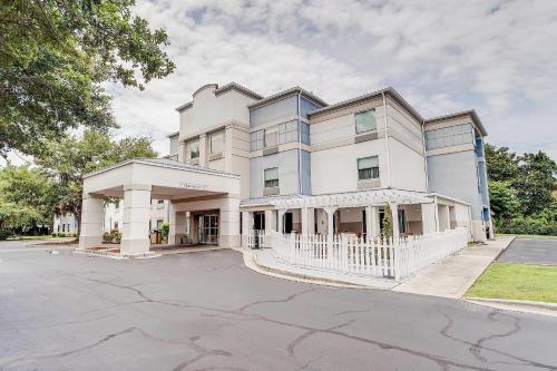 Windsor Forest Hotel | Country Inn & Suites by Radisson, Savannah Southside