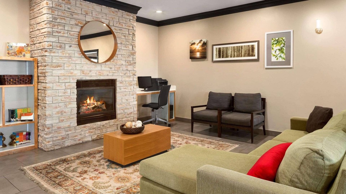 Manteno Hotel | Country Inn & Suites by Radisson, Manteno, IL