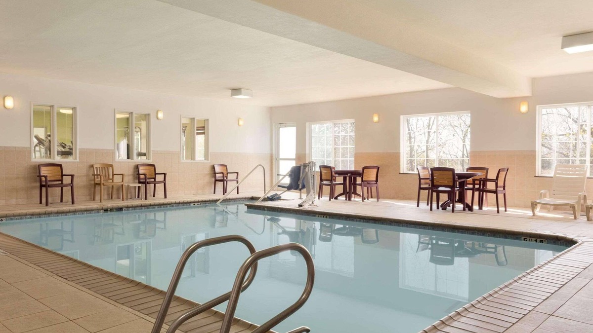 Norman Hotel | Country Inn & Suites by Radisson, Norman near University