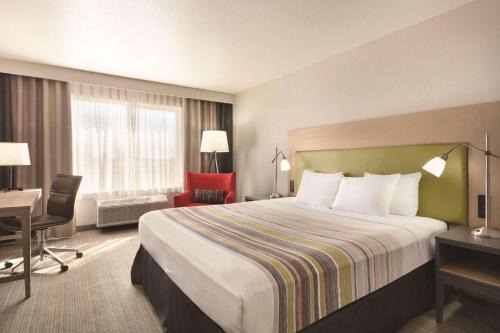 Raisin Hotel | Country Inn & Suites by Radisson, Fresno North, CA